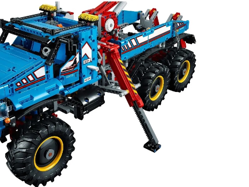 Конструктор LEGO Technic 42070 Эвакуатор-внедорожник 6х6